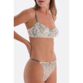 Soutien-Gorge a Armatures Non Rembourre Avec Broderie