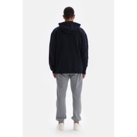 Sweat-Shirt a Capuche Avec Detail