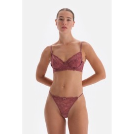 Thang Avec Dentelle Et Detail