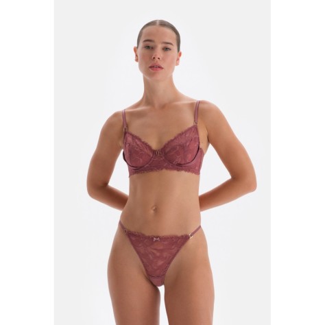 Thang Avec Dentelle Et Detail