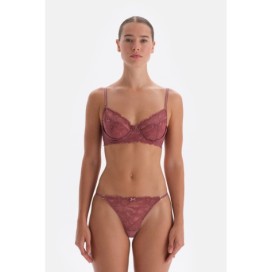 Thang Avec Dentelle Et Detail