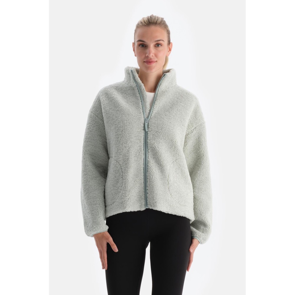 Manteau Pola_re Avec Z_ppee Sur Le