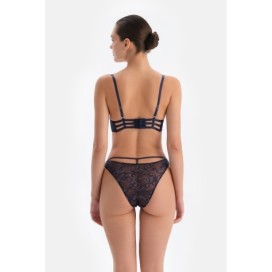 Culotte Bresilienne En Dentelle Avec Detail a La