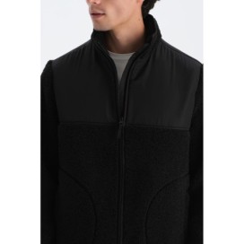 Manteau Pola_re Avec Z_ppee Sur Le