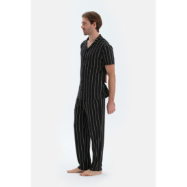 Ensemble De Pyjama Chemise Et Pantalon À Manches Courtes Imprimé Linéaire Homme Noir