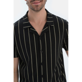Ensemble De Pyjama Chemise Et Pantalon À Manches Courtes Imprimé Linéaire Homme Noir
