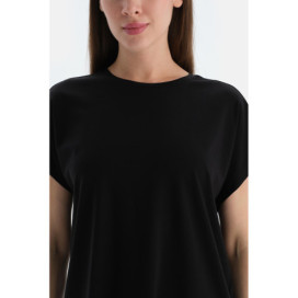 T-Shirt À Manches Courtes Et Col Rond Femme Noir